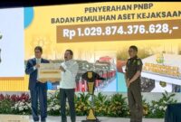 Menteri Keuangan Purbaya Yudhi Sadewa dan Jaksa Agung ST Burhanuddin dalam acara penyerahan PNBP hasil pemulihan aset negara di BPA Fair 2026 Kejaksaan Agung, Jakarta, Senin, 15 Juni 2026 (Foto: Dokumentasi Kemenkeu)
