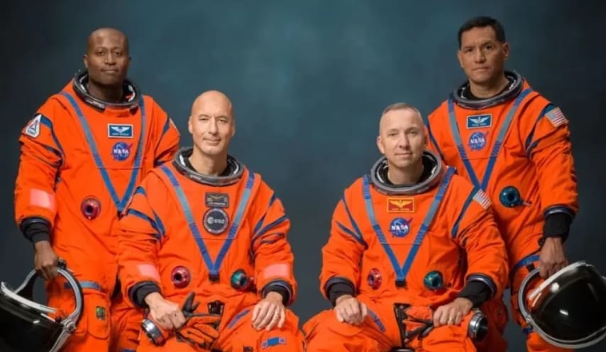 Empat astronot Artemis III NASA (dari kiri ke kanan): Andre Douglas, Luca Parmitano, Randy Bresnik, dan Frank Rubio (Foto: NASA)