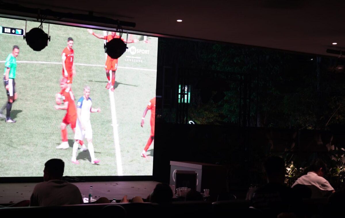 TNI dan Warga Jambi Bersatu Lewat Nobar Piala Dunia 2026