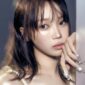 Kim Chaewon anggota grup idola LE SSERAFIM yang harus hiatus sementara akibat mengalami nyeri di lehernya (Foto: X/SOURCEMUSIC)