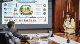Sekretaris Kabinet Teddy Indra Wijaya mendengarkan paparan dari salah satu peserta Kompetisi Gagasan "Setkab Gengs di Kantor Sekretariat Kabinet, Jakarta, Senin, 8 Juni 2026 (Foto: unggahan Instagram @sekretariat.kabinet)