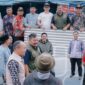 Bupati Kerinci Monadi menyerahkan bantuan kepada warga terdampak angin puting beliung di Desa Tutung Bungkuk, Kecamatan Siulak, untuk mempercepat proses pemulihan pascabencana.