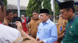 Gubernur Al Haris mengapresiasi penyerahan murid baru secara adat Melayu Jambi di SMA Negeri 1 Muaro Jambi sebagai upaya memperkuat pendidikan karakter dan melestarikan budaya lokal.