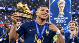 Kylian Mbappe resmi meraih Golden Boot Piala Dunia 2026 setelah mencetak 10 gol. Bintang Prancis itu juga memecahkan rekor sebagai top skor sepanjang sejarah Piala Dunia.
