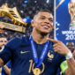 Kylian Mbappe resmi meraih Golden Boot Piala Dunia 2026 setelah mencetak 10 gol. Bintang Prancis itu juga memecahkan rekor sebagai top skor sepanjang sejarah Piala Dunia.