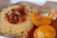 Nasi Samin merupakan kuliner khas Indragiri Hilir, Riau, yang memadukan cita rasa Melayu dan Banjar dengan rempah-rempah pilihan. Hidangan ini menjadi ikon budaya sekaligus wisata kuliner.