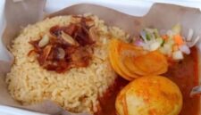 Nasi Samin merupakan kuliner khas Indragiri Hilir, Riau, yang memadukan cita rasa Melayu dan Banjar dengan rempah-rempah pilihan. Hidangan ini menjadi ikon budaya sekaligus wisata kuliner.