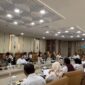 Wali Kota Sungai Penuh Alfin bersama Gubernur Jambi bertemu BPLH RI untuk mempercepat penyelesaian tata batas TNKS demi mendukung investasi dan pengembangan Bukit Khayangan.