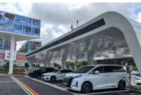 Sejarawan Australia John Queripel menilai pembangunan hijau China terus melaju melalui energi terbarukan, kendaraan listrik, dan transportasi modern.