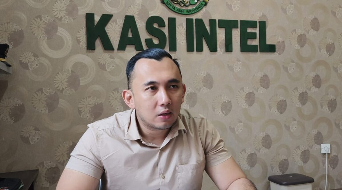Kejari Sungai Penuh menerima pelimpahan Tahap II kasus asusila oknum guru PPPK. Empat siswa menjadi korban dan perkara segera disidangkan.