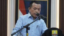 Kabut asap karhutla mulai mengganggu kualitas udara Jambi. Pemprov Jambi mempertimbangkan masker dan meliburkan PAUD jika kondisi memburuk.