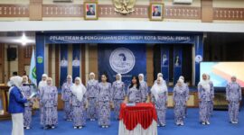 Wakil Wali Kota Sungai Penuh Azhar Hamzah menghadiri pelantikan Pengurus DPC IWAPI Kota Sungai Penuh periode 2026–2031. Pemkot siap bersinergi memperkuat UMKM dan pemberdayaan perempuan.