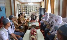 Wako Alfin Lepas Pelajar Terbaik Sungai Penuh