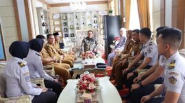 Wako Alfin menerima audiensi 13 taruna STTD asal Kota Sungai Penuh. Enam taruna siap lulus pada September 2026 dan berkomitmen mengabdi sebagai ASN.