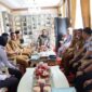 Wako Alfin menerima audiensi 13 taruna STTD asal Kota Sungai Penuh. Enam taruna siap lulus pada September 2026 dan berkomitmen mengabdi sebagai ASN.