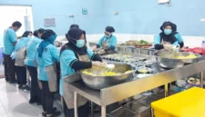 BGN menutup sementara 1.999 dapur SPPG penyedia MBG karena belum mendaftarkan SLHS. Simak alasan dan sebarannya di berbagai wilayah.
