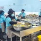 BGN menutup sementara 1.999 dapur SPPG penyedia MBG karena belum mendaftarkan SLHS. Simak alasan dan sebarannya di berbagai wilayah.