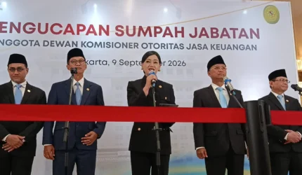 Ketua Dewan Komisioner OJK Friderica Widyasari Dewi beserta jajaran Dewan Komisioner OJK usai pengambilan sumpah Sarjito di gedung Mahkamah Agung, Jakarta, Rabu, 9 September 2026. (Foto: RRI/Zahrotin Aljannah)
