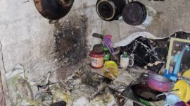Ledakan tabung gas terjadi di Tambak Tinggi, Kerinci, menyebabkan tiga warga mengalami luka bakar. Dua korban dirujuk ke RSUP Dr. M. Djamil Padang.