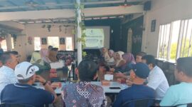 Warga Desa Pondok Agung antusias mengikuti sosialisasi penguatan kapasitas HAM untuk meningkatkan kesadaran dan pemahaman HAM.