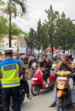 RRI dan SMSI Bagikan 10 Ribu Masker Hadapi Kabut Asap