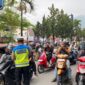 RRI Sungai Penuh, SMSI, dan Satlantas Polres Kerinci membagikan 10 ribu masker kepada masyarakat di tengah kabut asap.