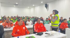 Polantas Karib Ditlantas Polda Jambi bersama komunitas Ojol dan Opang memperkuat edukasi safety riding untuk mencegah kecelakaan lalu lintas.
