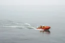 Speedboat membawa delapan orang hilang kontak di sekitar Gunung Anak Krakatau. Tim SAR mengerahkan empat kapal untuk melakukan pencarian.