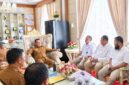 Wali Kota Sungai Penuh Alfin membahas rencana flyover Sungai Penuh-Tapan bersama TNKS untuk memperkuat konektivitas dan koordinasi lintas instansi.