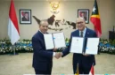 Menteri Investasi dan Hilirisasi/Kepala BKPM, Rosan Perkasa Roeslani (kanan), bersama Wakil Perdana Menteri Timor Leste, Francisco Kalbuadi Lay (kiri), saat penandatanganan Bilateral Investment Treaty (BIT) di Jakarta, Kamis, 15 Oktober 2026. (Foto: Humas BKPM)