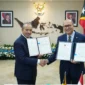 Menteri Investasi dan Hilirisasi/Kepala BKPM, Rosan Perkasa Roeslani (kanan), bersama Wakil Perdana Menteri Timor Leste, Francisco Kalbuadi Lay (kiri), saat penandatanganan Bilateral Investment Treaty (BIT) di Jakarta, Kamis, 15 Oktober 2026. (Foto: Humas BKPM)
