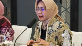Deputi Kesetaraan Gender KemenPPPA, Amurwani Dwi Lestariningsih saat memberikan sambutan dalam agenda internal Kementerian PPPA di Jakarta Pusat (Foto: Dokumentasi/Humas Kementerian PPPA)
