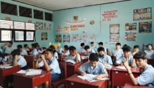 Suasana belajar-mengajar di dalam ruang kelas di salah satu sekolah SMA Negeri di Palangkaraya (Foto: Dokumentasi/RRI/Olivia Santika br Girsang)