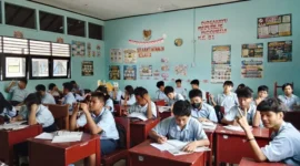 Suasana belajar-mengajar di dalam ruang kelas di salah satu sekolah SMA Negeri di Palangkaraya (Foto: Dokumentasi/RRI/Olivia Santika br Girsang)